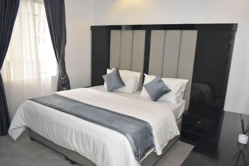 Jada Hotel And Suits Lagos Eksteriør bilde